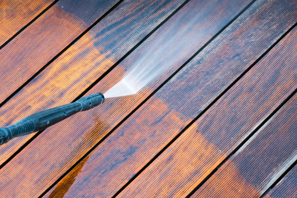 wood deck cleaning with pressure washer