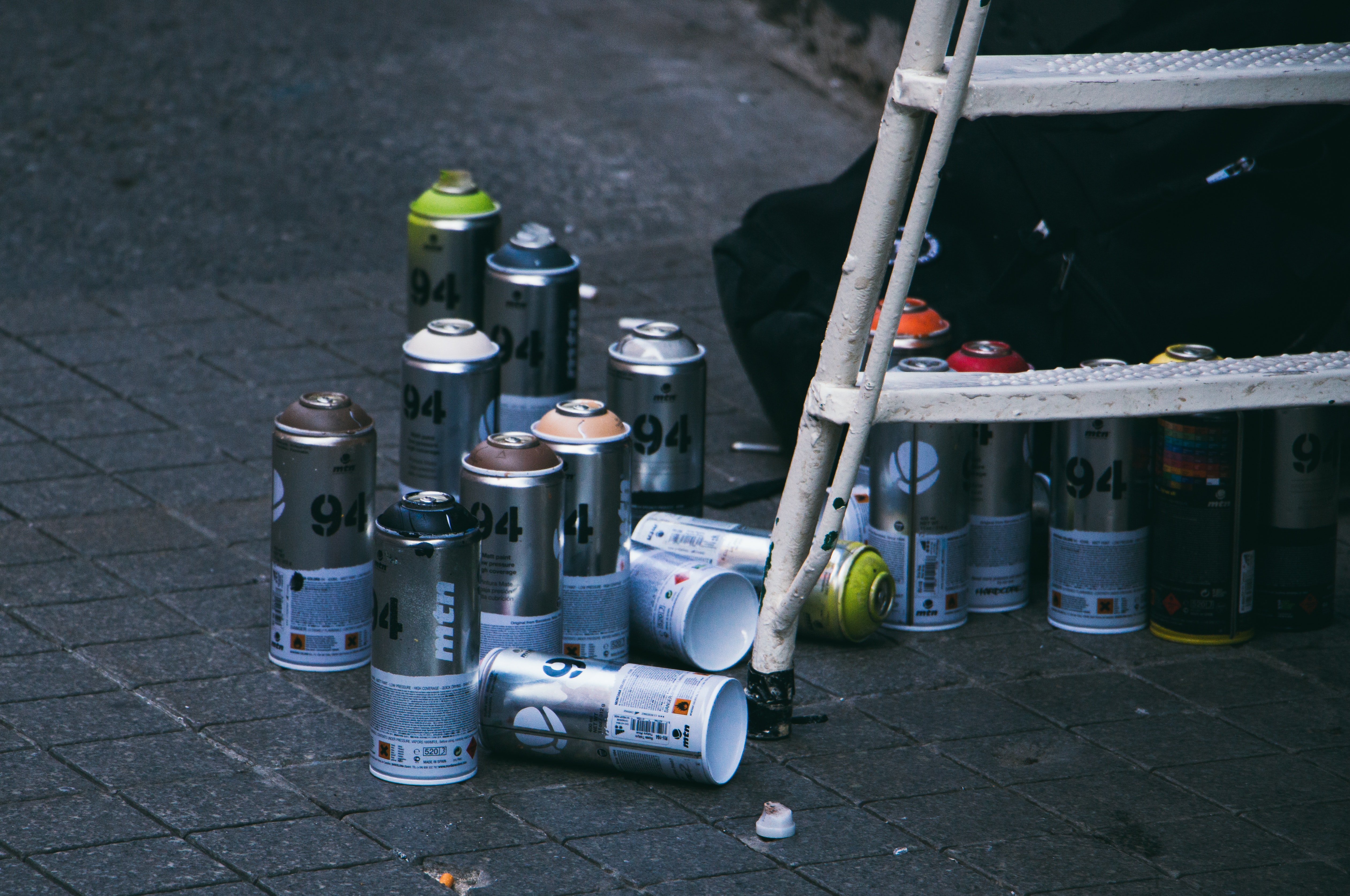 spray painting cans