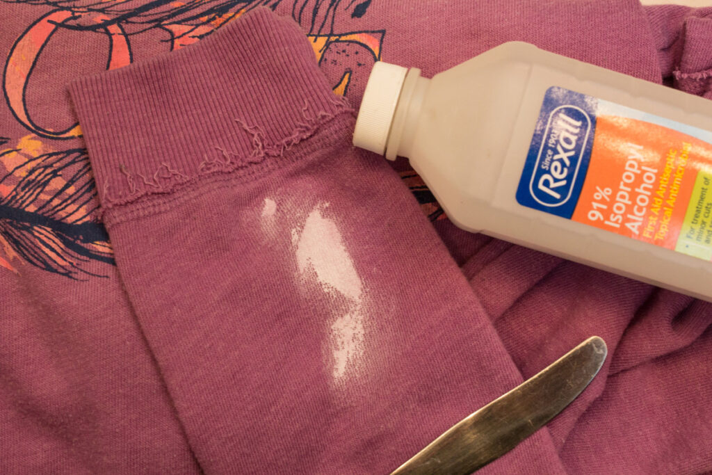 iso propyl alcohol to remove-dried-acrylic-paint from clothes