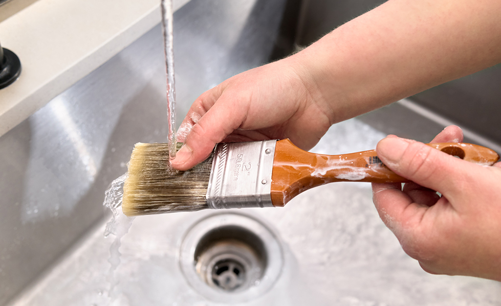 how-to-clean-paint-brushes-with soap and water