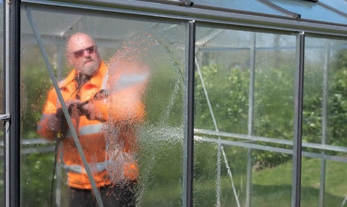 how-to-remove-spray-paint-from-glass