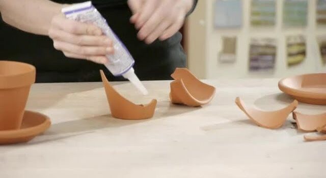 fixing broken pottery items easily with glue-passionthursday.com