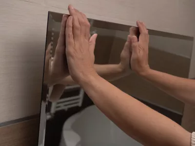 How to Glue Mirror to Wall-passionthursday.com