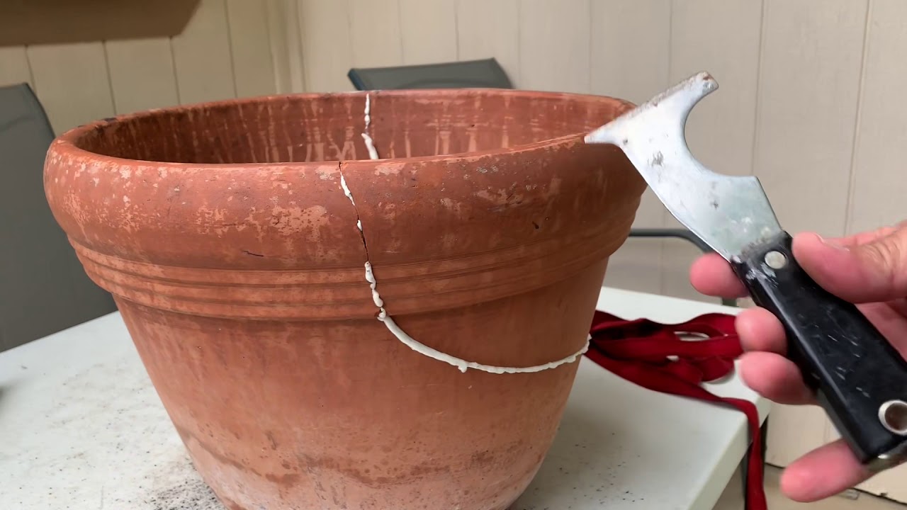 How to Glue Terracotta Pots Together-passionthursday.com